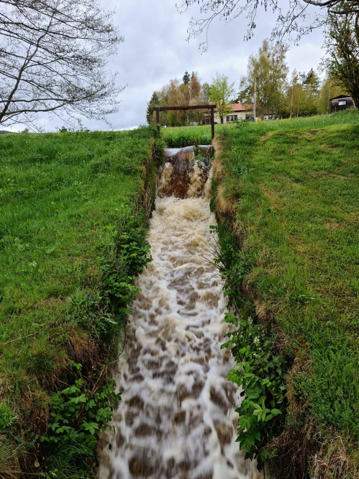 Chez Perlette Panzió Merle-Leignec Kültér fotó